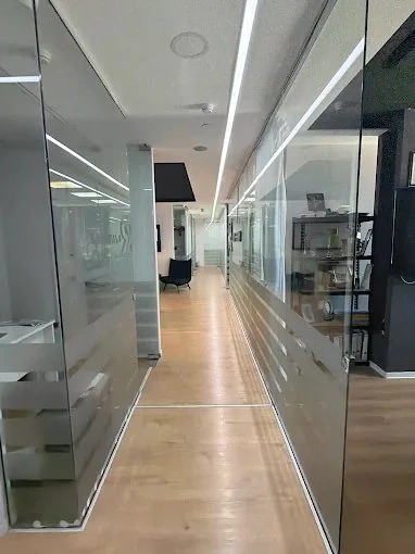 מסדרון המשרד של עורך דין צרכנות בראשון לציון